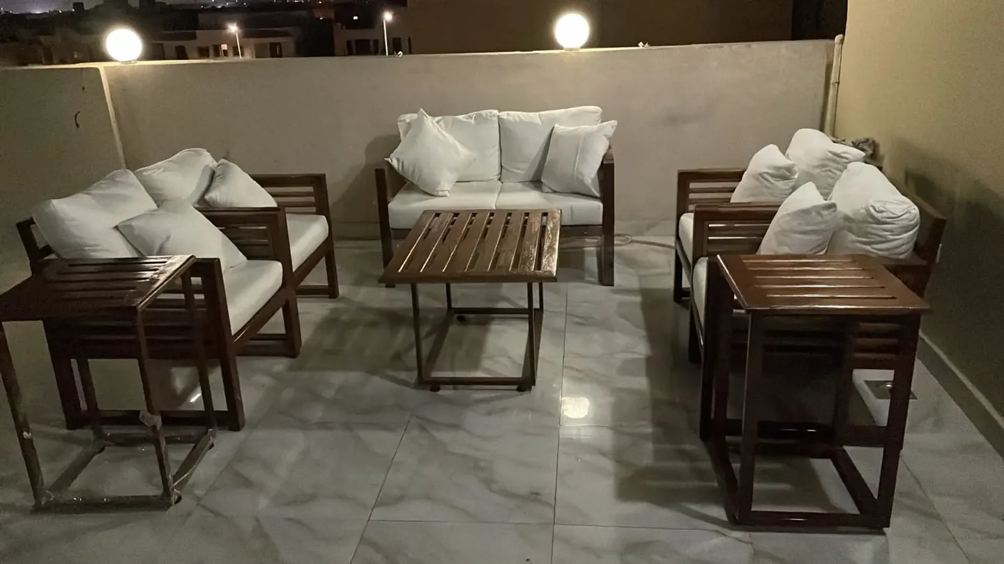 Metal and wood set from a real Nestica delivery in New Cairo