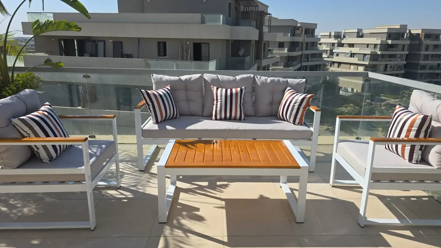 White metal set from a real Nestica delivery in Alexandria